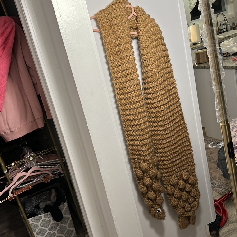 Mum’s Handmade Bubble Ribbed Scarf - Picture 11 of 11